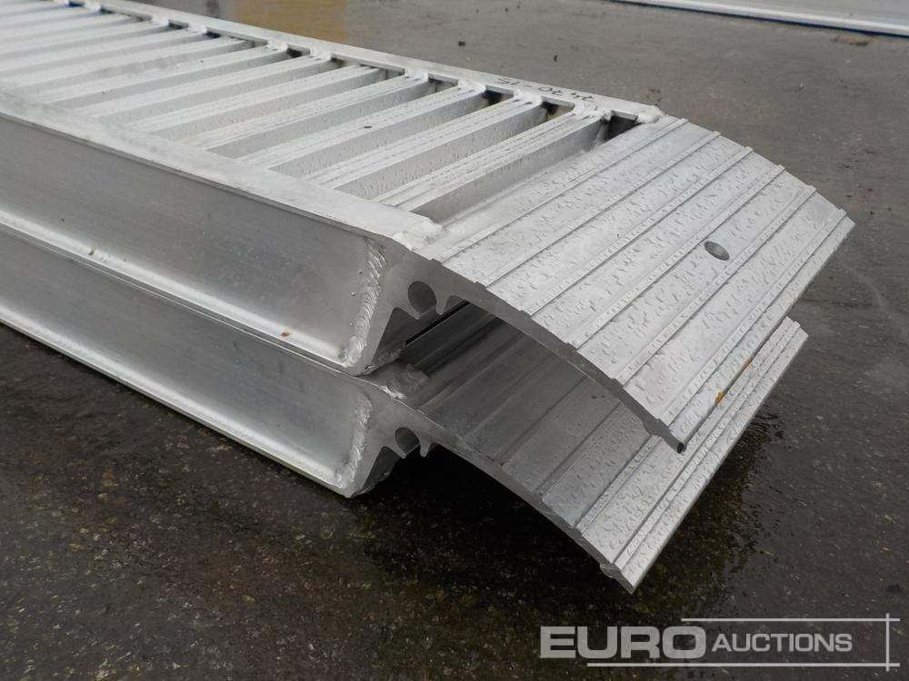 Unused CLM 85.25 Aluminium Loading Ramps (2 of) 2920kg Capacity, 2500mm Length - Навантажувальна рампа: фото 4 Unused CLM 85.25 Aluminium Loading Ramps (2 of) 2920kg Capacity, 2500mm Length - Навантажувальна рампа: фото 4