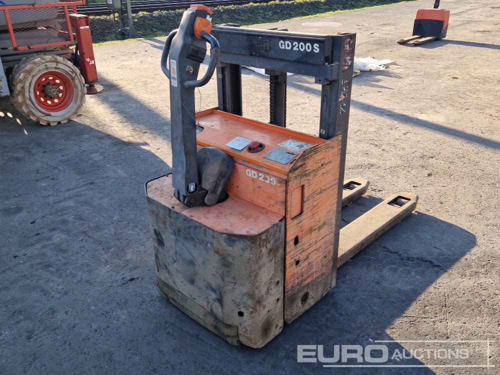 1998 MIC SA GD200S 150 T Electric Pallet Truck - Вантажно-розвантажувальна техніка: фото 3 1998 MIC SA GD200S 150 T Electric Pallet Truck - Вантажно-розвантажувальна техніка: фото 3