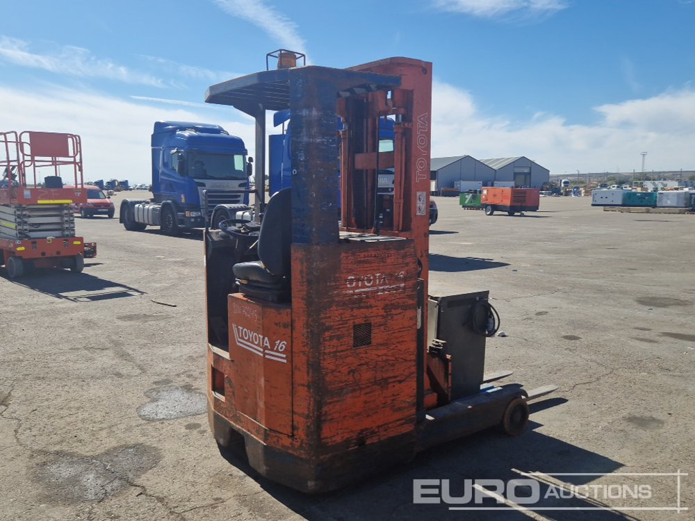 Toyota 16  1.6 Ton Electric Reach Forklift, 3 Mast, Forks, Charger - Навантажувач вилковий: фото 2 Toyota 16  1.6 Ton Electric Reach Forklift, 3 Mast, Forks, Charger - Навантажувач вилковий: фото 2