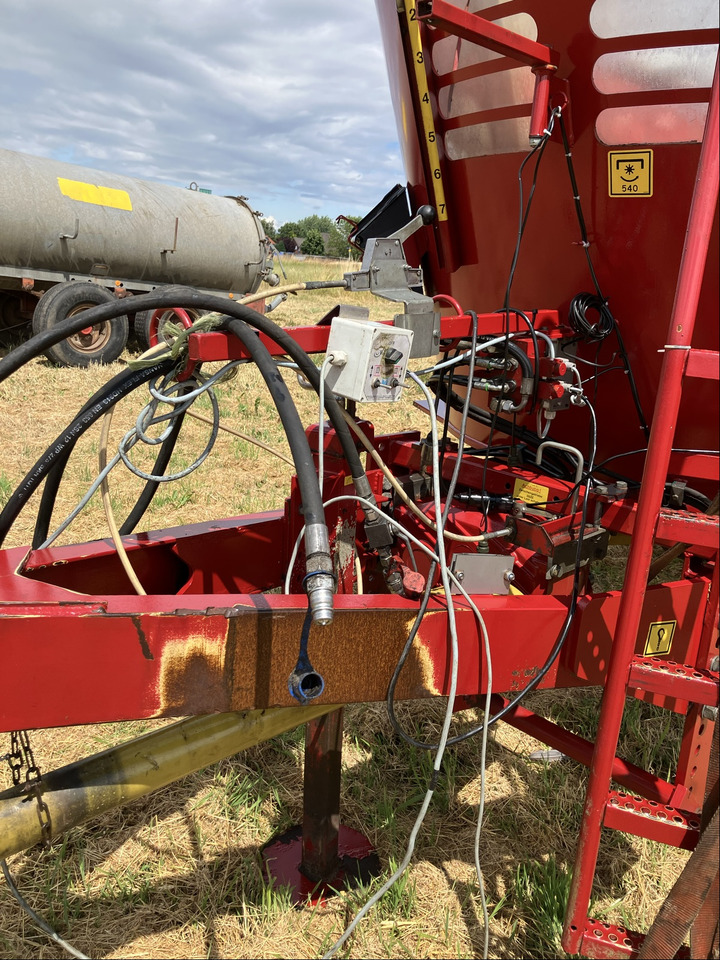 BVL Futtermischwagen V-Mix 18 2S - Кормороздавач: фото 3 BVL Futtermischwagen V-Mix 18 2S - Кормороздавач: фото 3