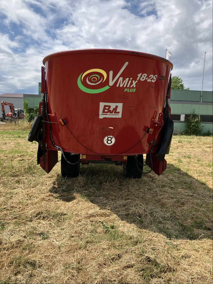 BVL Futtermischwagen V-Mix 18 2S - Кормороздавач: фото 4 BVL Futtermischwagen V-Mix 18 2S - Кормороздавач: фото 4