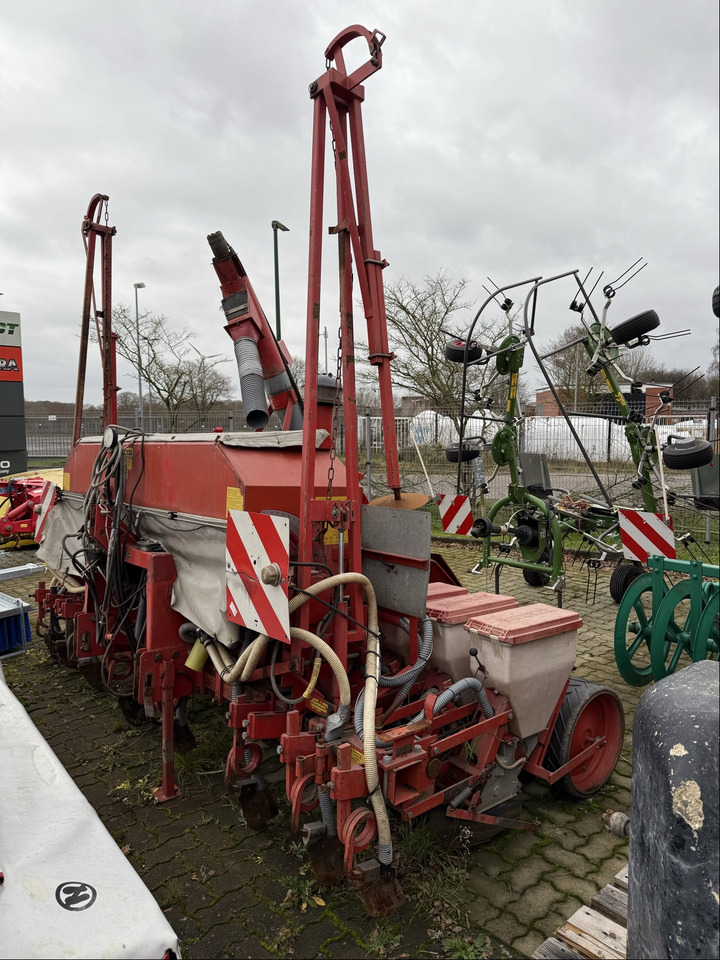 Becker Aeromat T 8-Reihig - Сівалка: фото 1 Becker Aeromat T 8-Reihig - Сівалка: фото 1