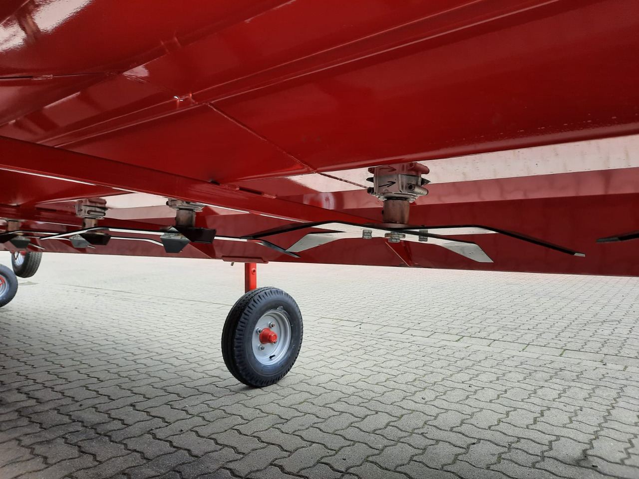 CTM Weed Surfer XL 9m - Косарка-подрібнювач: фото 4 CTM Weed Surfer XL 9m - Косарка-подрібнювач: фото 4