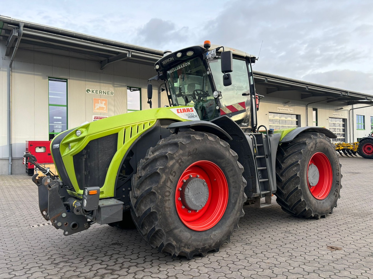Claas Xerion 4200 Trac - Трактор: фото 1 Claas Xerion 4200 Trac - Трактор: фото 1