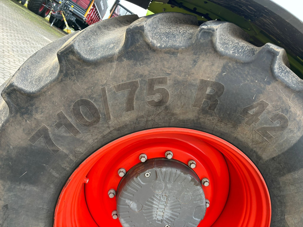 Claas Xerion 4200 Trac - Трактор: фото 2 Claas Xerion 4200 Trac - Трактор: фото 2