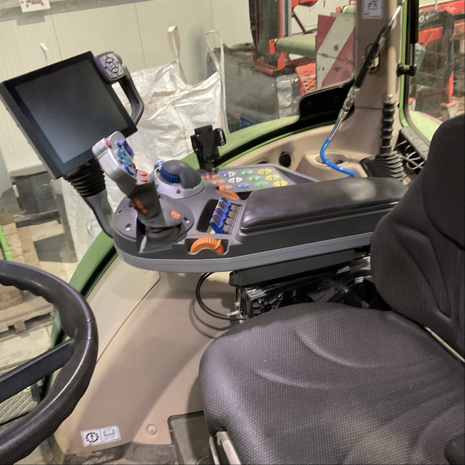 Fendt 718 Vario S4 ProfiPlus - Трактор: фото 2 Fendt 718 Vario S4 ProfiPlus - Трактор: фото 2