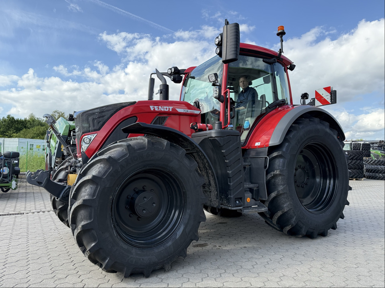 Fendt 724 Vario Gen6 ProfiPlus - Трактор: фото 1 Fendt 724 Vario Gen6 ProfiPlus - Трактор: фото 1