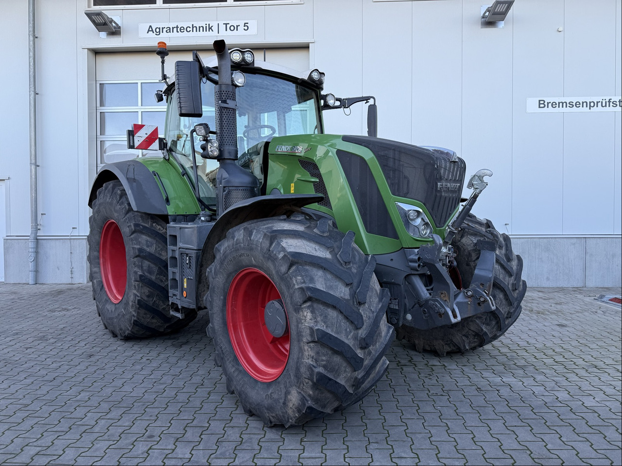 Fendt 828 Vario ProfiPlus Motor NEU - Трактор: фото 1 Fendt 828 Vario ProfiPlus Motor NEU - Трактор: фото 1