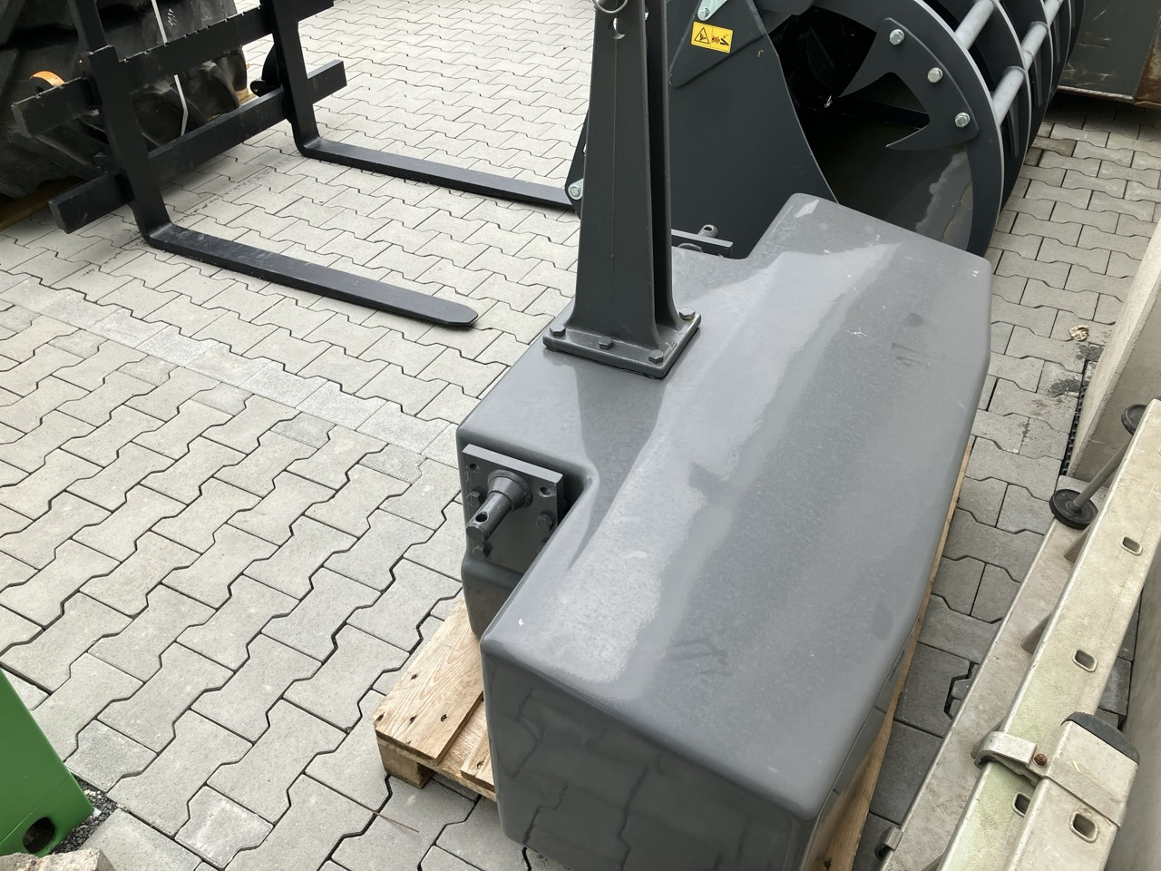 Fendt Gewicht 2.500 kg - Трактор: фото 2 Fendt Gewicht 2.500 kg - Трактор: фото 2