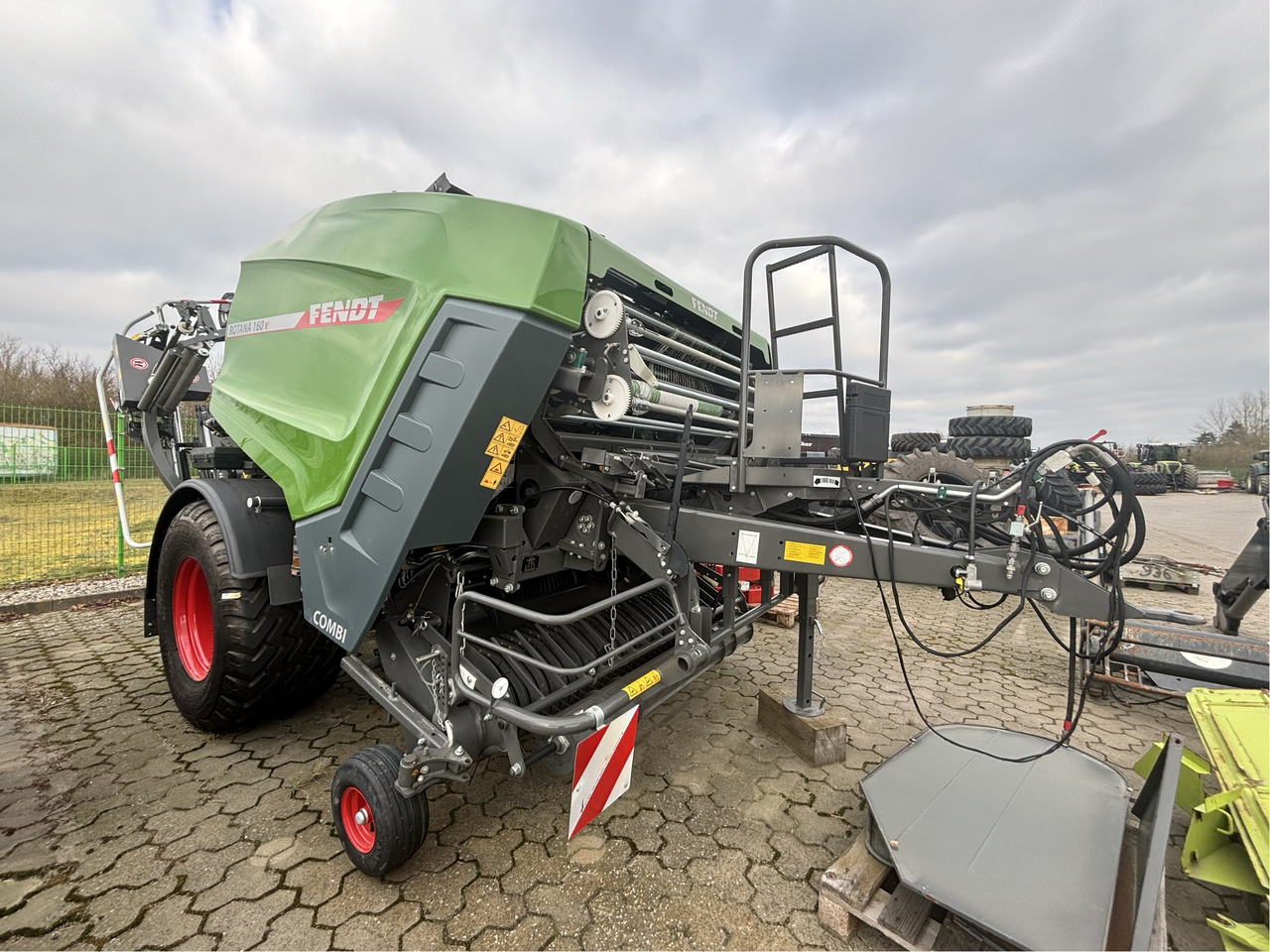 Fendt Rotana 160 V Combi - Техніка для сінозаготівлі: фото 1 Fendt Rotana 160 V Combi - Техніка для сінозаготівлі: фото 1