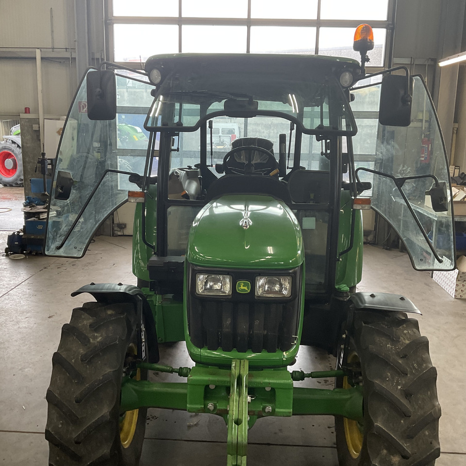 John Deere 5055 E - Трактор: фото 5 John Deere 5055 E - Трактор: фото 5