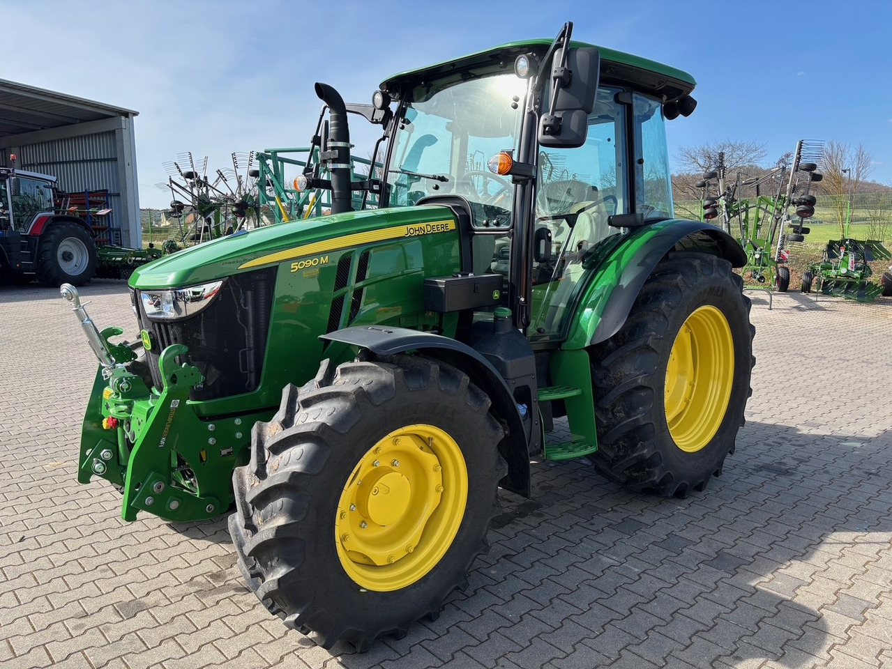 Трактор John Deere 5090 M: фото 7 Трактор John Deere 5090 M: фото 7