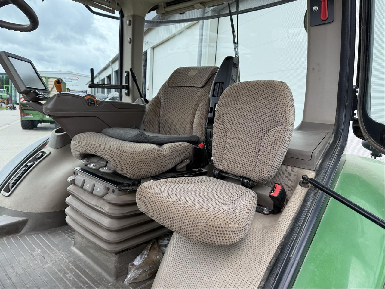 John Deere 7310R E23 - Трактор: фото 2 John Deere 7310R E23 - Трактор: фото 2