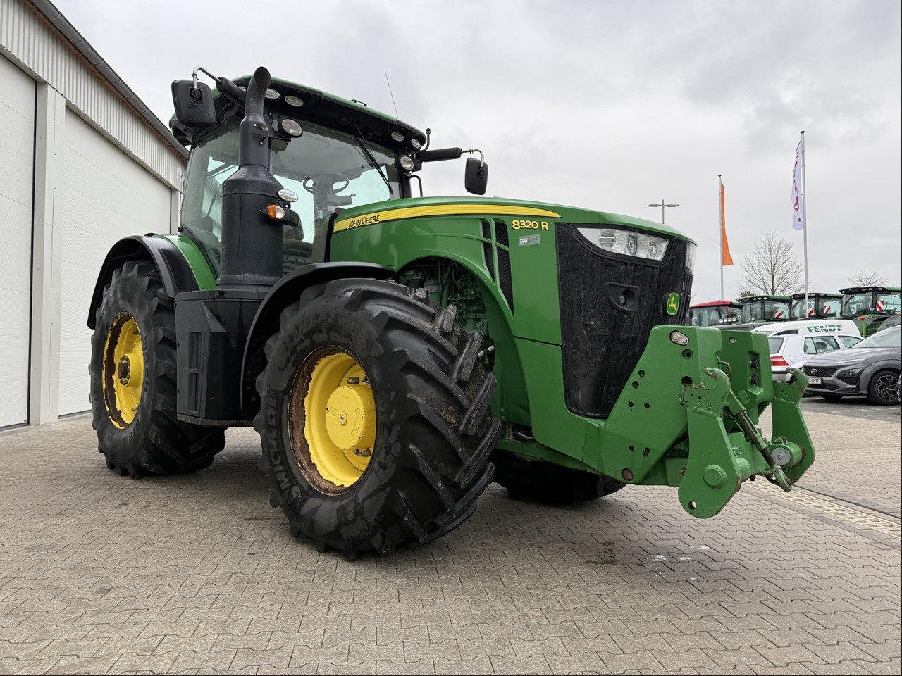 John Deere 8320 R - Трактор: фото 1 John Deere 8320 R - Трактор: фото 1