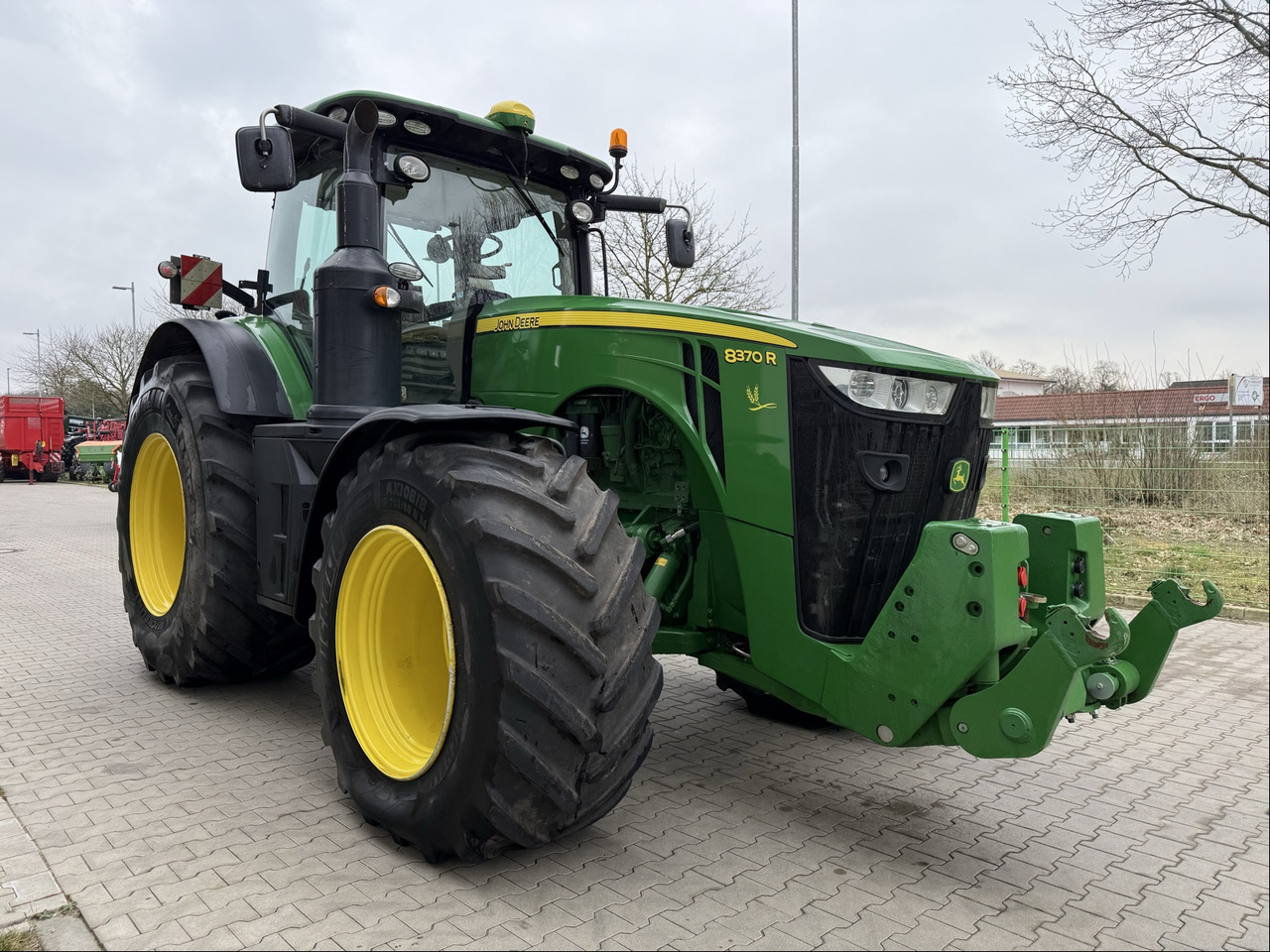 Трактор John Deere 8370 R: фото 9