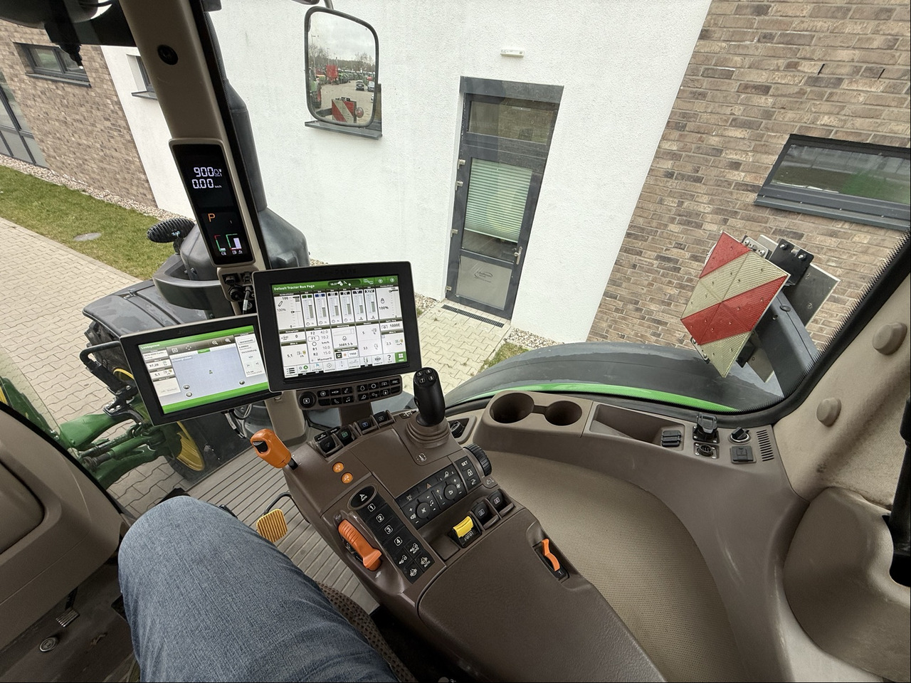 Трактор John Deere 8370 R: фото 14