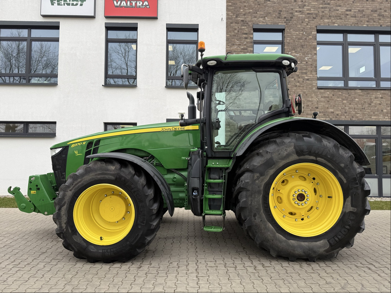 Трактор John Deere 8370 R: фото 6