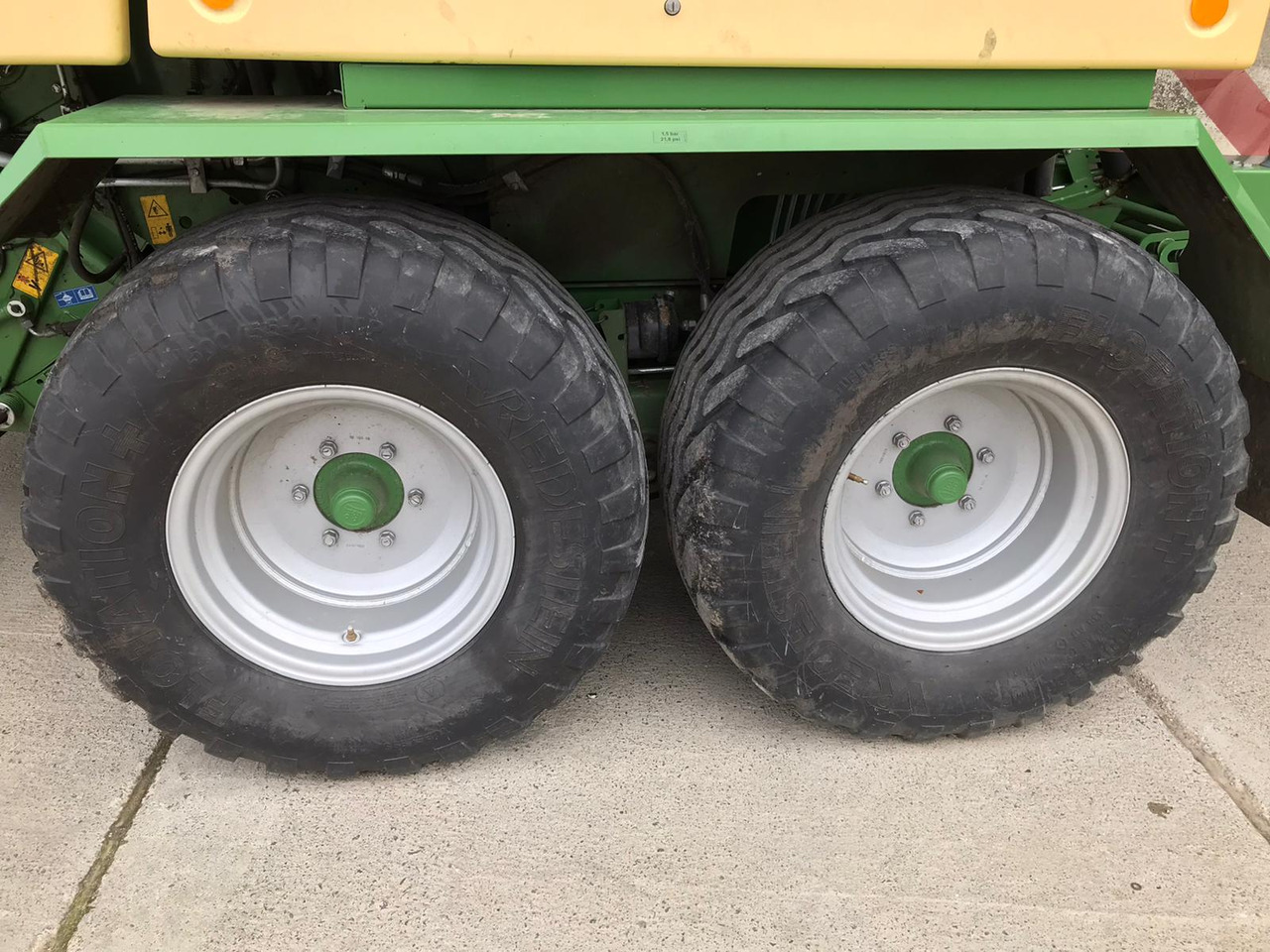 Krone Comprima CF 155 XC - Техніка для сінозаготівлі: фото 2 Krone Comprima CF 155 XC - Техніка для сінозаготівлі: фото 2