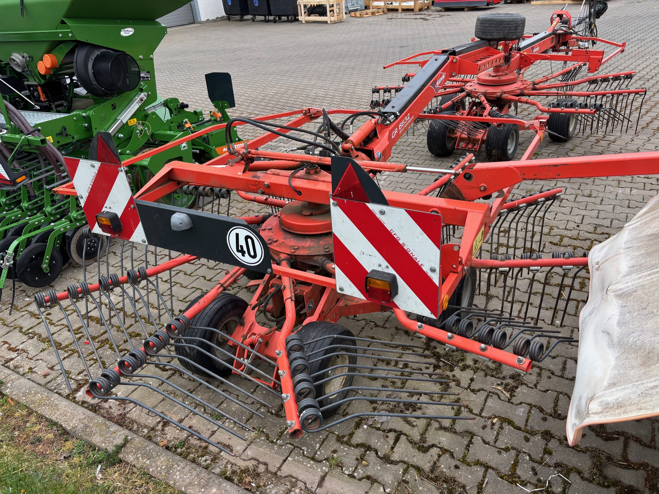 Kuhn Schwader 6632 - Сіноворушилка: фото 3 Kuhn Schwader 6632 - Сіноворушилка: фото 3