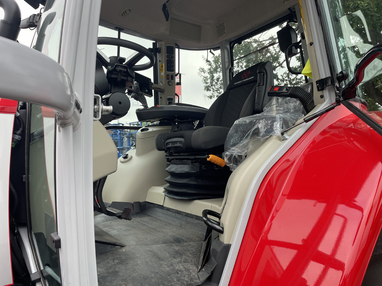 Massey Ferguson 6S.145 Dyna-VT EXCLUSIVE - Трактор: фото 5 Massey Ferguson 6S.145 Dyna-VT EXCLUSIVE - Трактор: фото 5