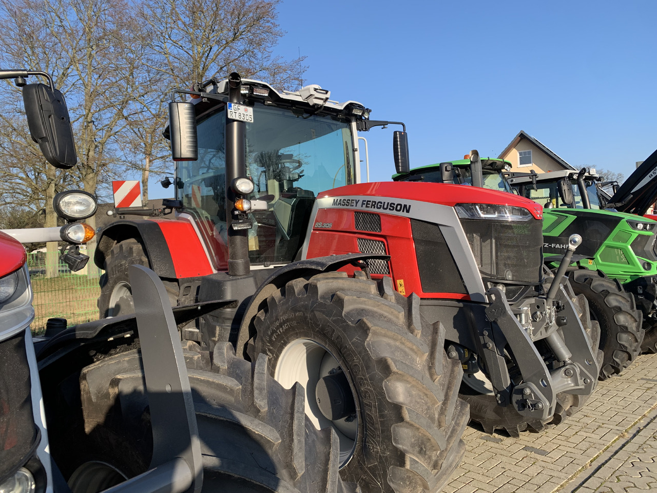 Massey Ferguson 8S.305 Dyna-VT Exclusive - Трактор: фото 1 Massey Ferguson 8S.305 Dyna-VT Exclusive - Трактор: фото 1