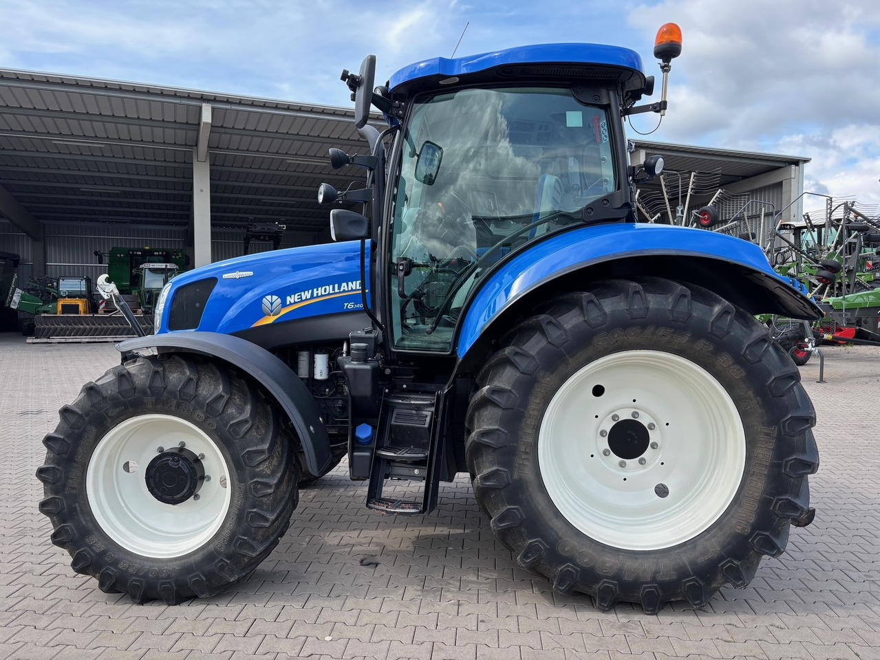 New Holland T6.140 Auto Command - Трактор: фото 1 New Holland T6.140 Auto Command - Трактор: фото 1