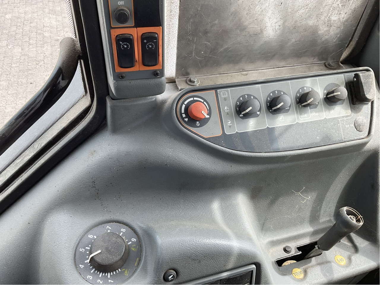 Valtra A 93 - Трактор: фото 5 Valtra A 93 - Трактор: фото 5