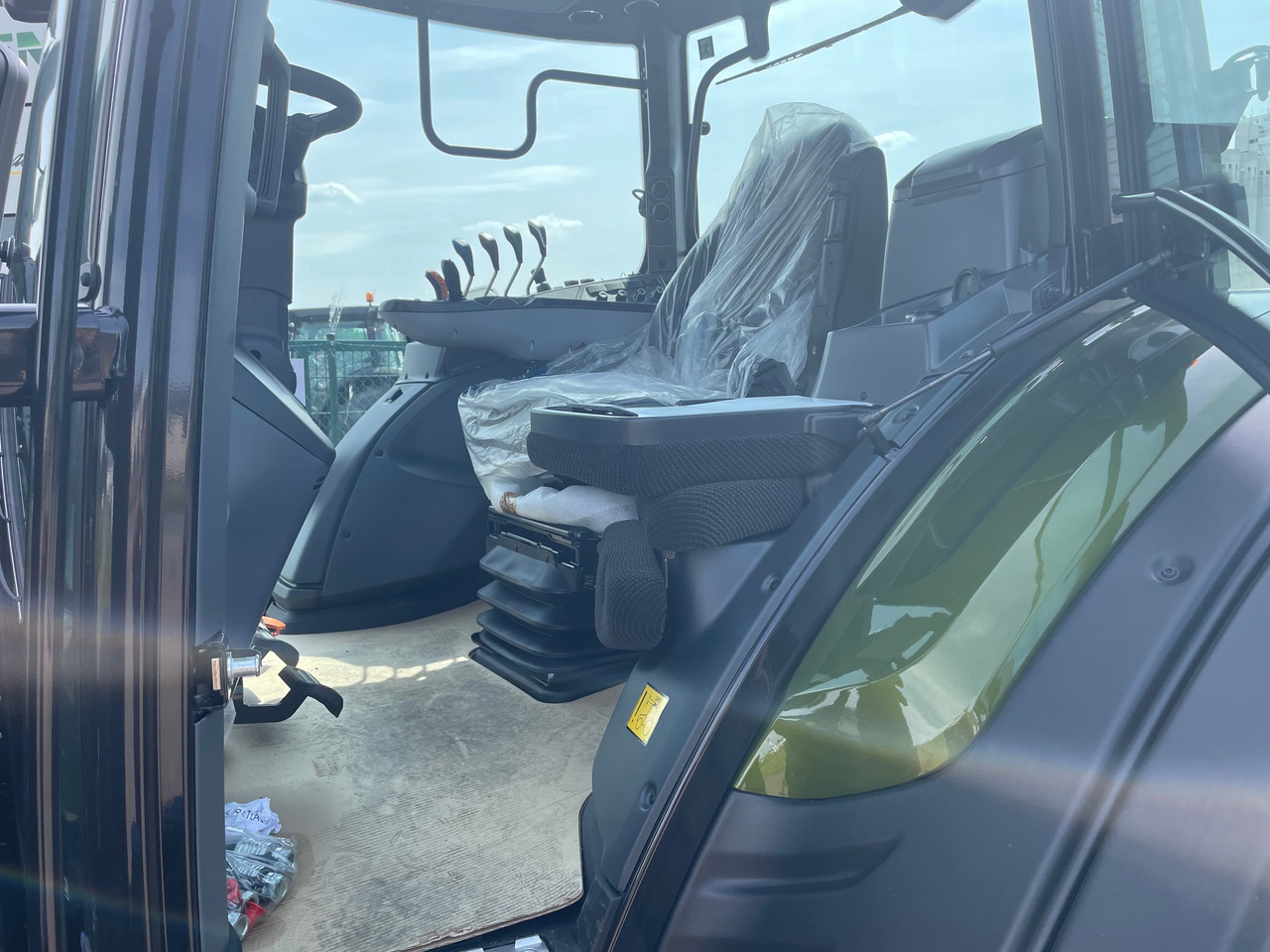 Valtra N155 EA 2B1 - Трактор: фото 3 Valtra N155 EA 2B1 - Трактор: фото 3