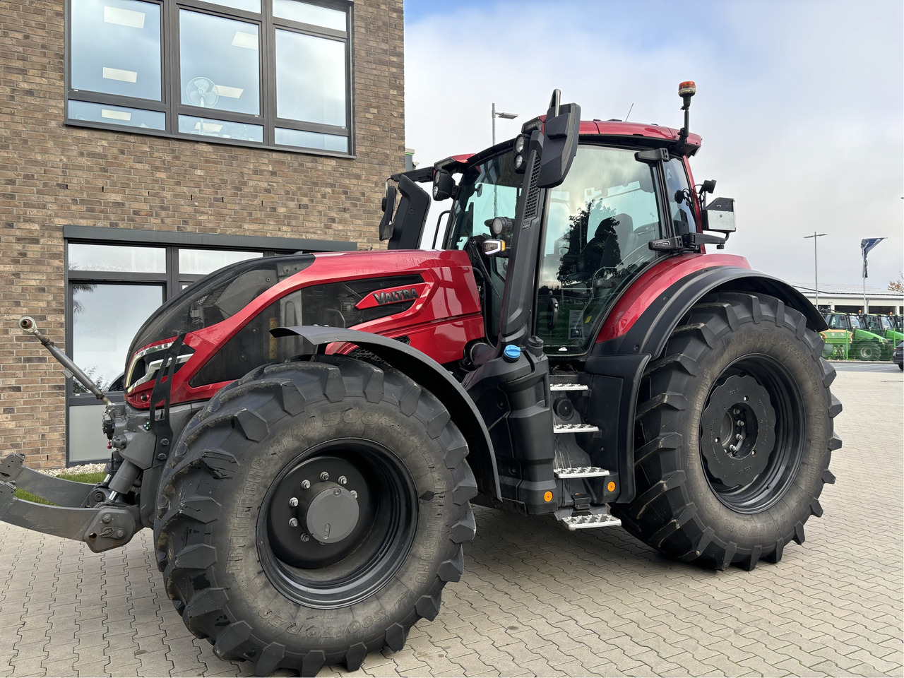 Valtra Q265 - Трактор: фото 1 Valtra Q265 - Трактор: фото 1