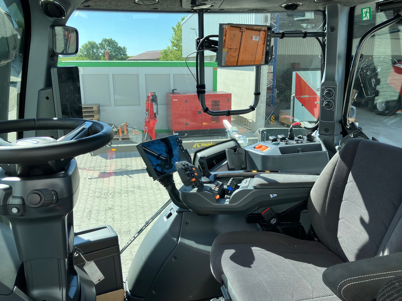Valtra Q285 - Трактор: фото 2 Valtra Q285 - Трактор: фото 2