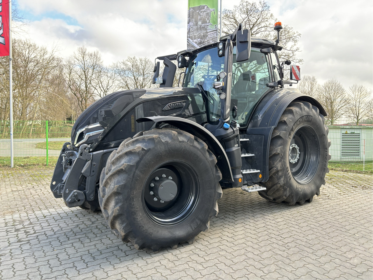 Valtra Q305 - Трактор: фото 4 Valtra Q305 - Трактор: фото 4