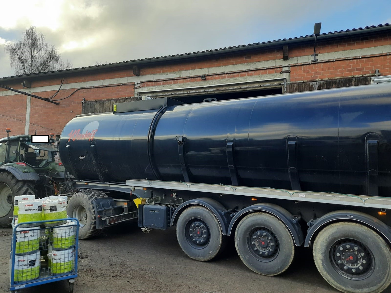 Wienhoff Drei-Achs Tanksattelauflieger - Техніка для внесення добрив: фото 1 Wienhoff Drei-Achs Tanksattelauflieger - Техніка для внесення добрив: фото 1