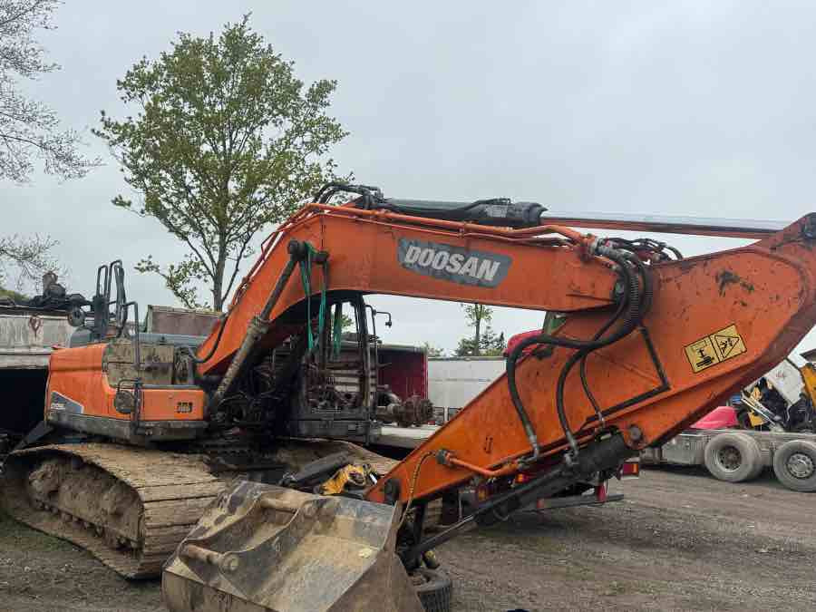 DOOSAN DX255LC-5 EXCAVATOR FOR PARTS - Гусеничний екскаватор: фото 1 DOOSAN DX255LC-5 EXCAVATOR FOR PARTS - Гусеничний екскаватор: фото 1
