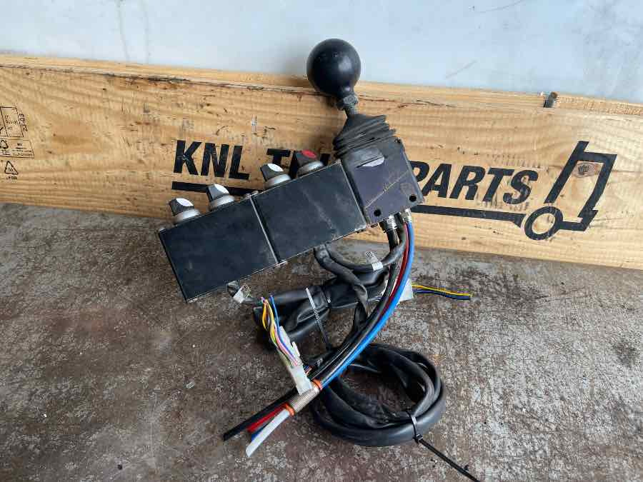 HYDRALIC TIP FUNKTION CONTROL - Гідравліка в категорії Вантажівки: фото 2 HYDRALIC TIP FUNKTION CONTROL - Гідравліка в категорії Вантажівки: фото 2