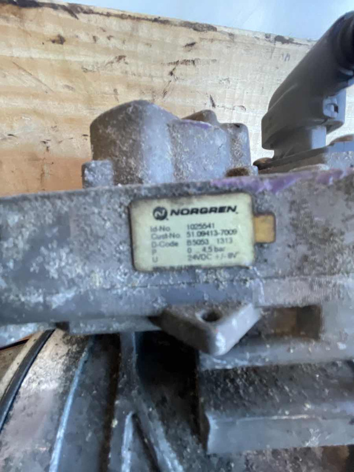 MAN EGR THROTTLE VALVE 51.09413-7009 - Двигун та запчастини в категорії Вантажівки: фото 2 MAN EGR THROTTLE VALVE 51.09413-7009 - Двигун та запчастини в категорії Вантажівки: фото 2