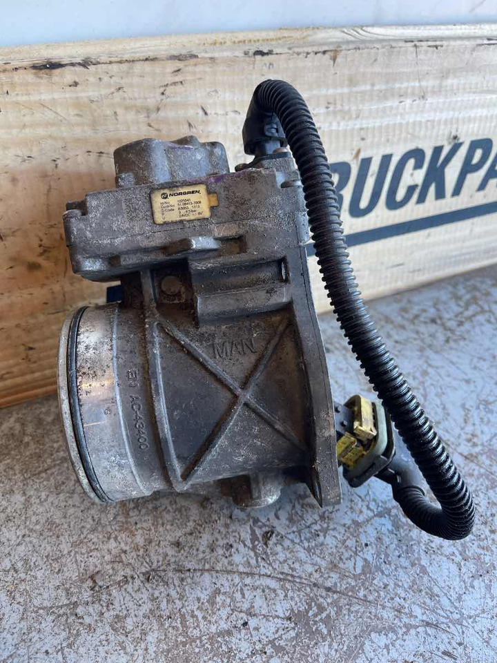 MAN EGR THROTTLE VALVE 51.09413-7009 - Двигун та запчастини в категорії Вантажівки: фото 1 MAN EGR THROTTLE VALVE 51.09413-7009 - Двигун та запчастини в категорії Вантажівки: фото 1