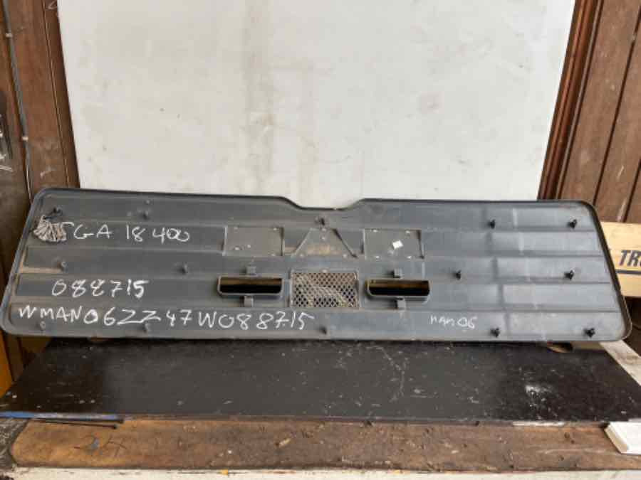 MAN F2000 FRONT GRILL 81.61150-0110 - Кузов і екстер'єр в категорії Вантажівки: фото 1 MAN F2000 FRONT GRILL 81.61150-0110 - Кузов і екстер'єр в категорії Вантажівки: фото 1