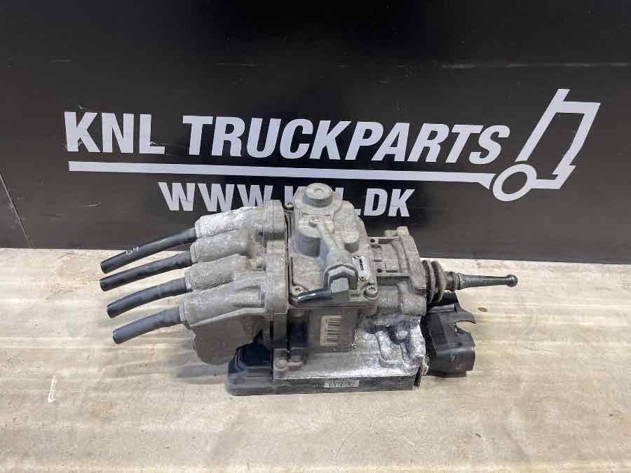 MAN FOOT BREAKE VALVE 81.52130-6305 - Гальмівний клапан в категорії Вантажівки: фото 1 MAN FOOT BREAKE VALVE 81.52130-6305 - Гальмівний клапан в категорії Вантажівки: фото 1