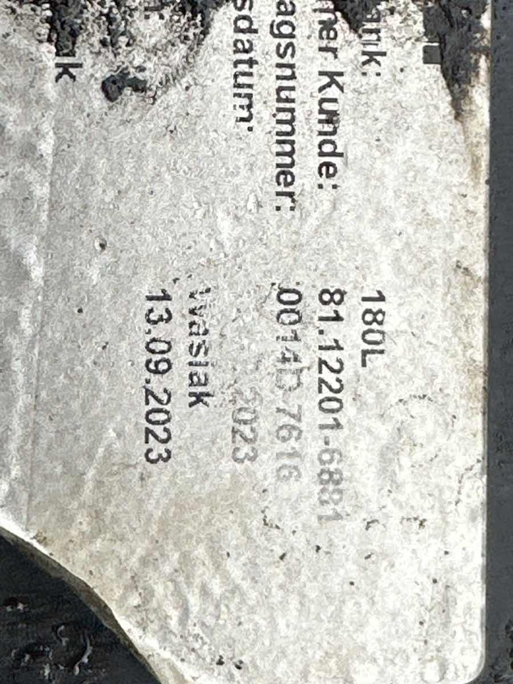 MAN FUEL TANK 81.12201-6881 - Паливна система в категорії Вантажівки: фото 3 MAN FUEL TANK 81.12201-6881 - Паливна система в категорії Вантажівки: фото 3