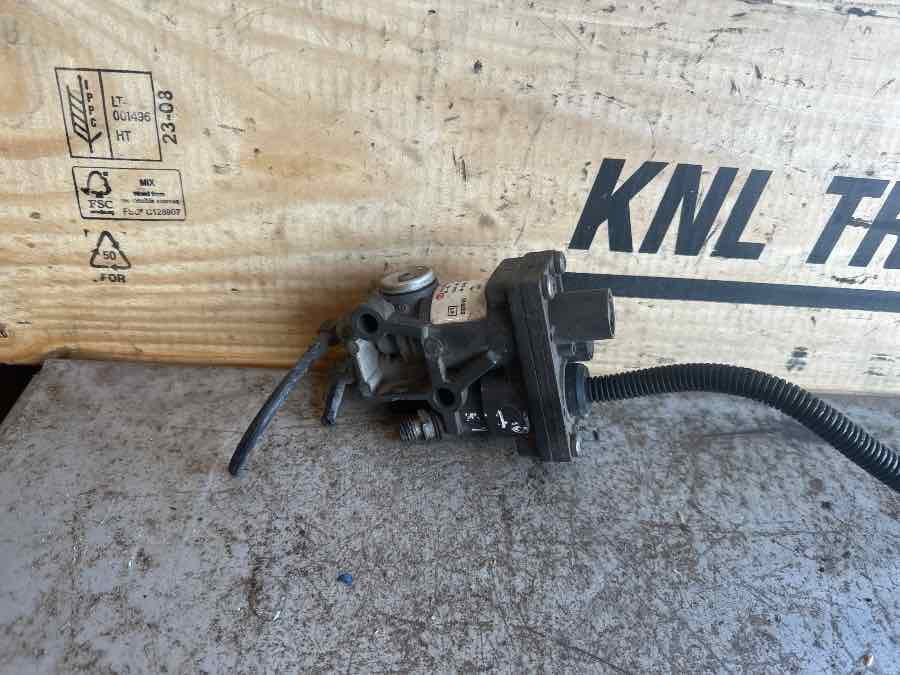 MAN MAGNET VALVE RETRADER 51.52160-0002 - Гальмівний клапан в категорії Вантажівки: фото 1 MAN MAGNET VALVE RETRADER 51.52160-0002 - Гальмівний клапан в категорії Вантажівки: фото 1