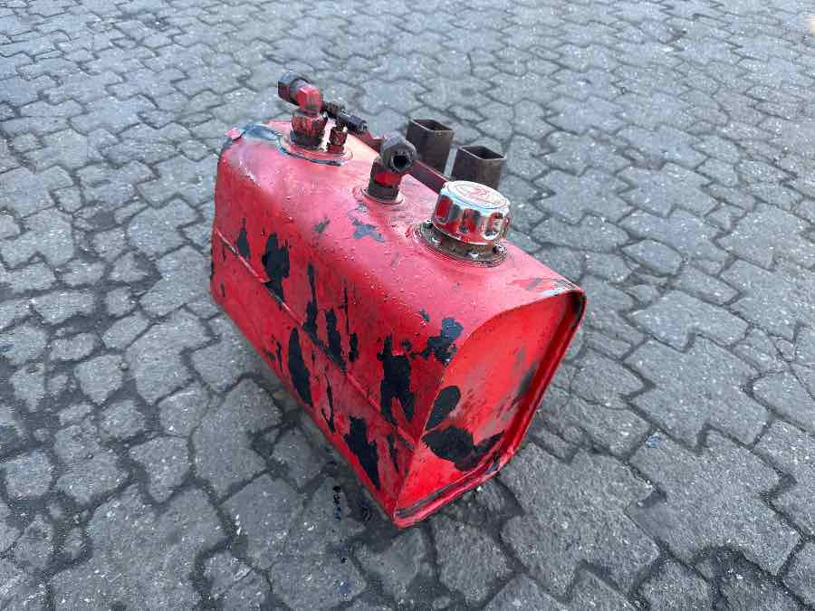 MAN OIL FLUID RESERVOIR 81.36049-5002 - Гідравліка в категорії Вантажівки: фото 1 MAN OIL FLUID RESERVOIR 81.36049-5002 - Гідравліка в категорії Вантажівки: фото 1