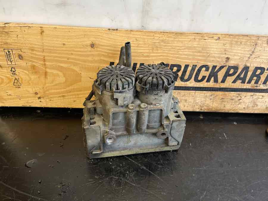 MAN VALVE 81.52106-6050 - Гальмівний клапан в категорії Вантажівки: фото 1 MAN VALVE 81.52106-6050 - Гальмівний клапан в категорії Вантажівки: фото 1