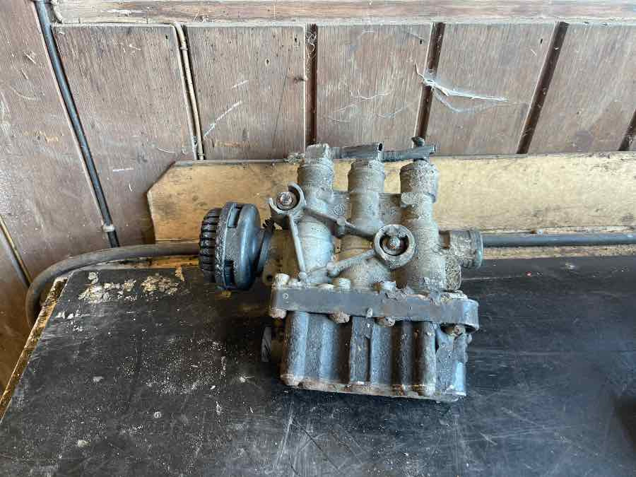MERCEDES VALVE A0003279725 - Гальмівний клапан в категорії Вантажівки: фото 2 MERCEDES VALVE A0003279725 - Гальмівний клапан в категорії Вантажівки: фото 2