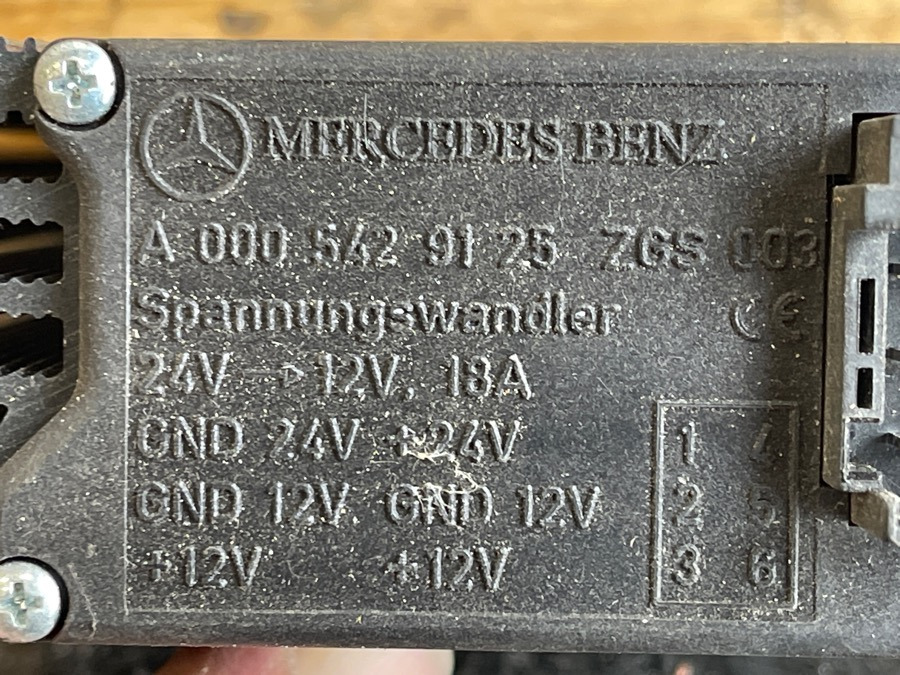 MERCEDES VOLTAGE CONVERTER A0005429125 - Електрична система в категорії Вантажівки: фото 3 MERCEDES VOLTAGE CONVERTER A0005429125 - Електрична система в категорії Вантажівки: фото 3