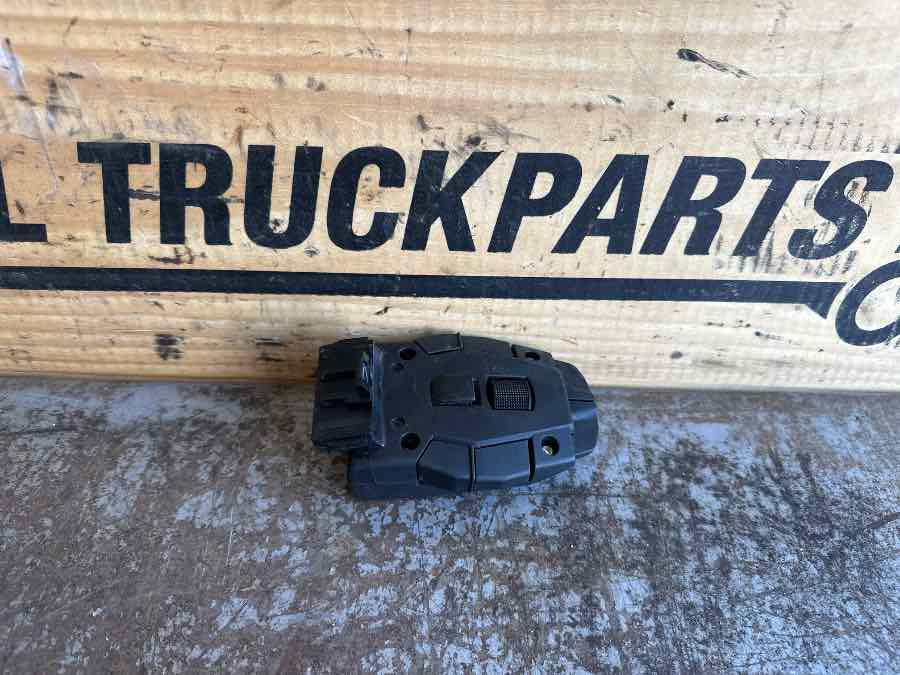 RENAULT LEVER SWITCH 21708999 - Кабіна й інтер'єр в категорії Вантажівки: фото 1 RENAULT LEVER SWITCH 21708999 - Кабіна й інтер'єр в категорії Вантажівки: фото 1