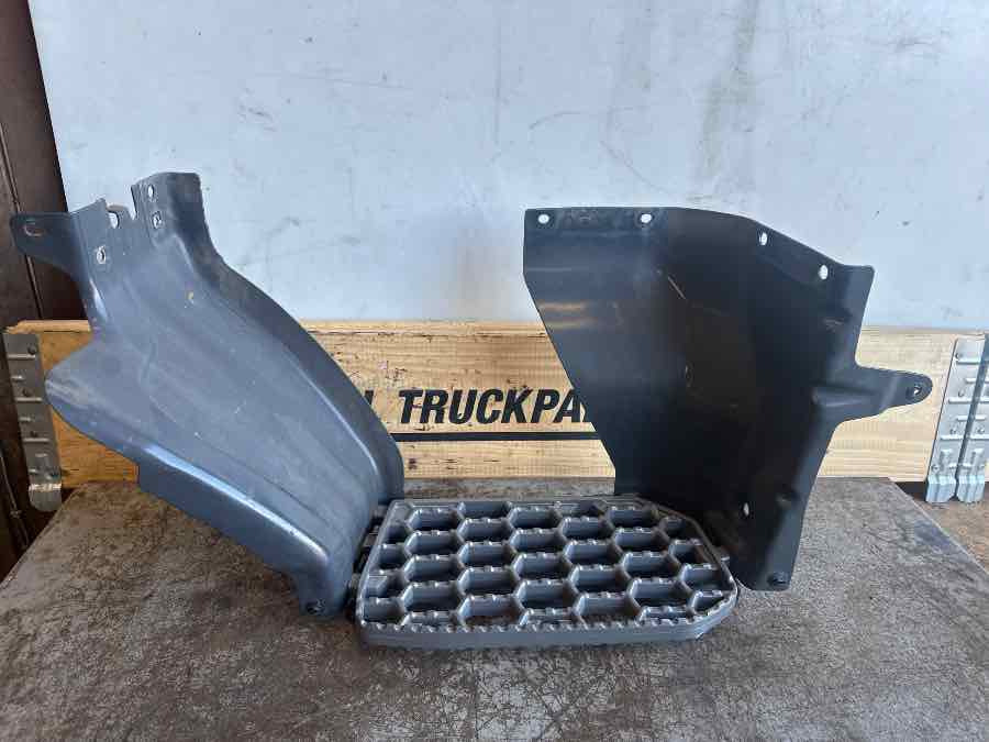 SCANIA STEP PLATE RH 2422410 2422412 2533168 - Кабіна й інтер'єр в категорії Вантажівки: фото 1 SCANIA STEP PLATE RH 2422410 2422412 2533168 - Кабіна й інтер'єр в категорії Вантажівки: фото 1