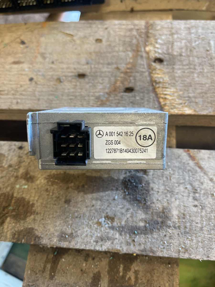 SETRA / MERCEDES VOLTAGE ECU A0015421625 - Блок управління в категорії Автобуси: фото 1 SETRA / MERCEDES VOLTAGE ECU A0015421625 - Блок управління в категорії Автобуси: фото 1