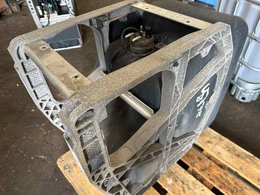 VOLVO ADBLUE TANK 21645367 - Паливна система в категорії Вантажівки: фото 1 VOLVO ADBLUE TANK 21645367 - Паливна система в категорії Вантажівки: фото 1
