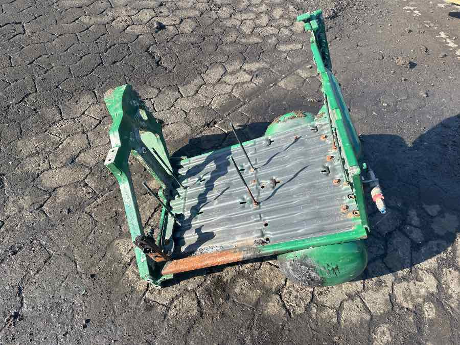 VOLVO BATTERY BOX - Рама/ Шасі в категорії Вантажівки: фото 1 VOLVO BATTERY BOX - Рама/ Шасі в категорії Вантажівки: фото 1