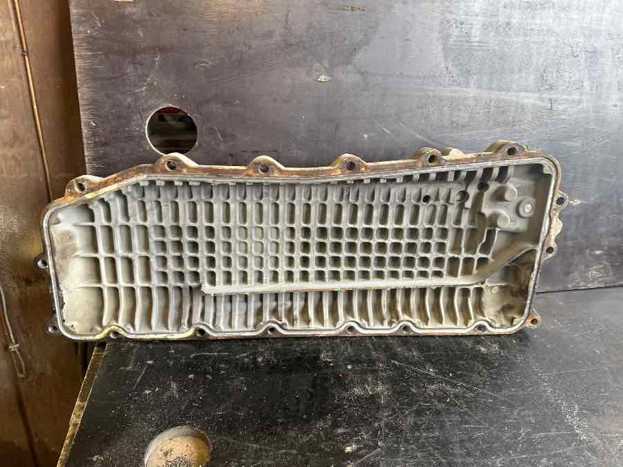 VOLVO ENGINE COVER 21100903 - Двигун та запчастини в категорії Вантажівки: фото 2 VOLVO ENGINE COVER 21100903 - Двигун та запчастини в категорії Вантажівки: фото 2